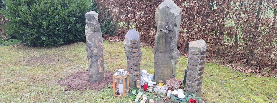 Neue Stele auf dem Weißenbörner Friedhof