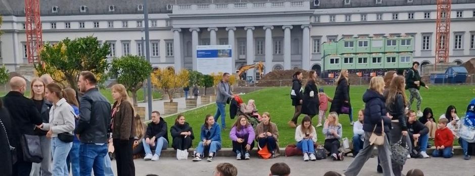 Pudding mit Gabel essen: Warum Hunderte Koblenzer bei diesem viralen Trend mitmachen