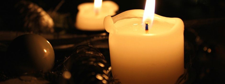 Einladung zum gemeinsamen Einschalten der 1. Kerze am Adventsbaum am DGH
