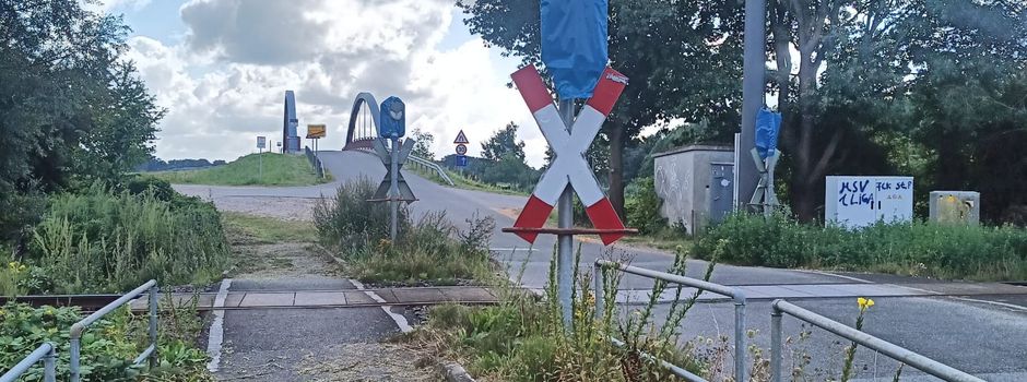 Achtung am Bahnübergang Zweedorf – Dalldorf