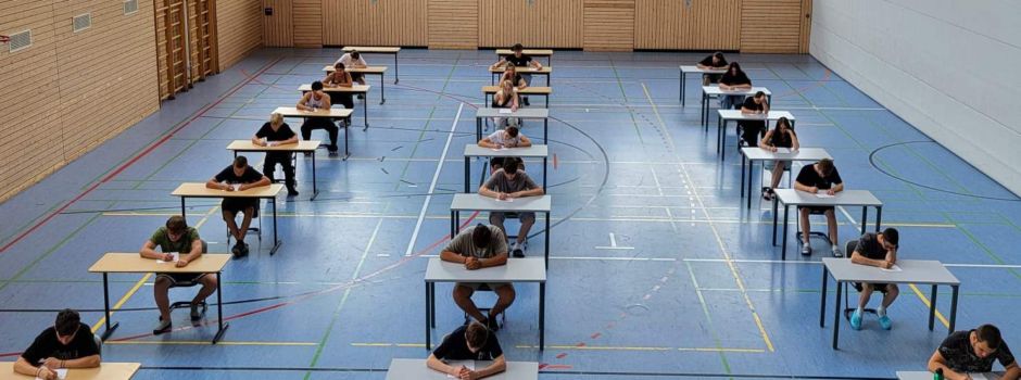 Neuntklässler der Mittelschulen schwitzen seit Montag über Quali-Prüfung