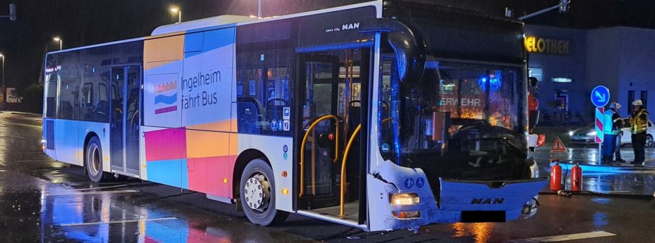 Bus fährt über Rot: Mehrere Verletzte