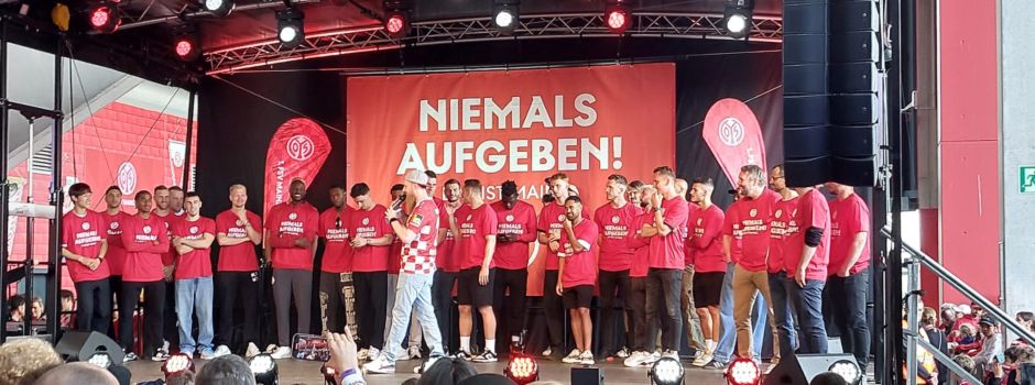 „Nichtabstiegsfeier“ in Mainz: Große Freude und etwas Wehmut