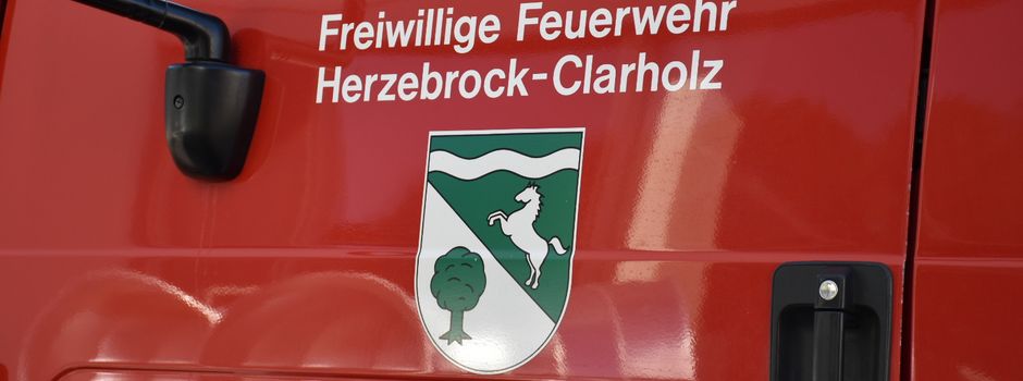 Brennendes Kaminholz außerhalb des Kamins löst Feuerwehreinsatz in Clarholz aus
