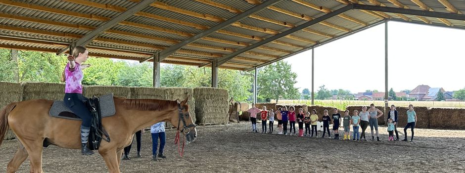 Herbstferien-Angebot für Kinder in Herzebrock-Clarholz: Ferienspiele „Pferde-Schnuppertage“ auf dem Reiterhof Überems