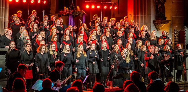 Musikalische Einstimmung auf die Festtage: popCHORn singt in der Martinskirche
