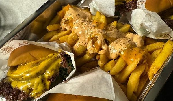 Gastro-Influencer begeistert von Burger-Restaurant in Wiesbaden