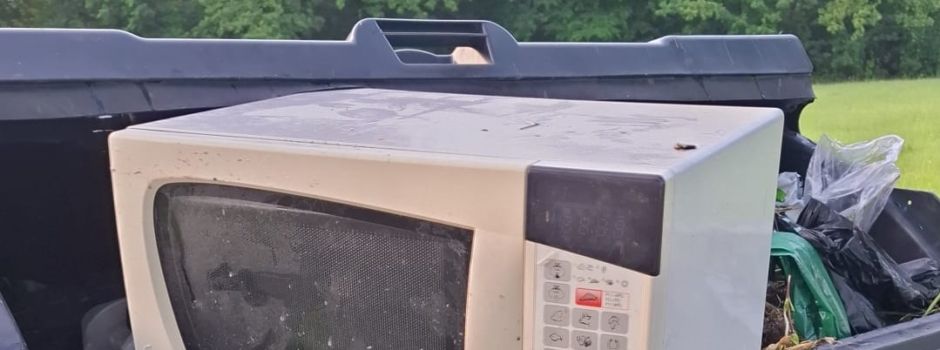 Elektroschrott am Friedhof