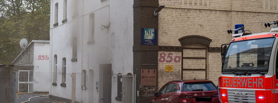 Feuer in Wiesbaden: Akkus von E-Scootern brennen in Lagerhalle