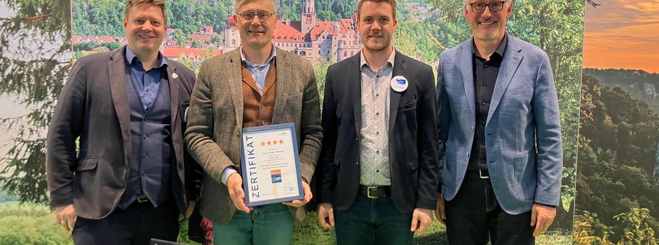 Urkundenübergabe auf der CMT