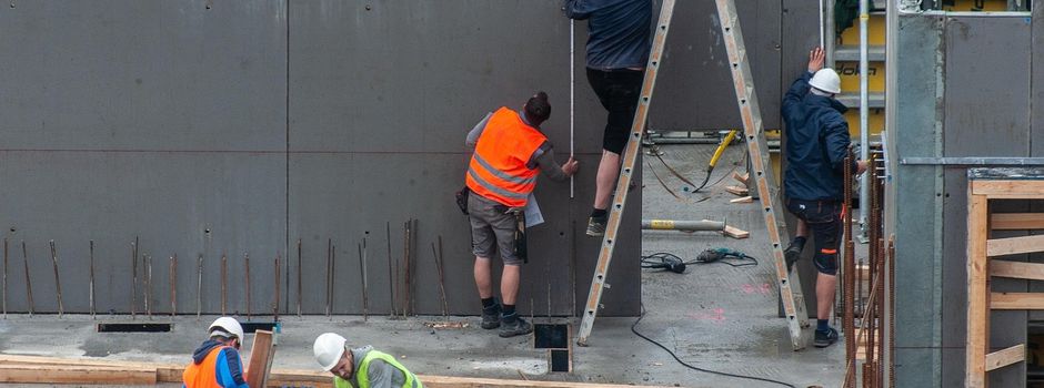 Baubeginn der Stützmauer an der L88 in Dedenbach