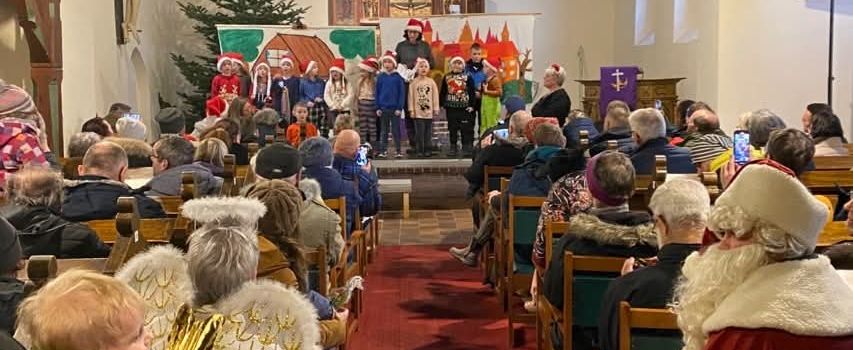 Weihnachtsmarkt an der Kirche