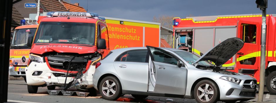Vier Verletzte bei Unfall mit Feuerwehrauto in Mombach