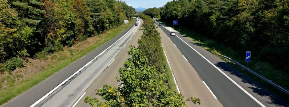 Crash auf A643 bei Mainz: Transporter von Pkw gerammt