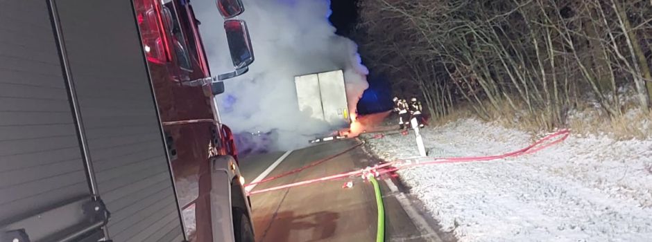 Lkw-Anhänger brennt auf der A 7