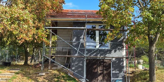 Klimaprojekt in Dienheim: Sportfreunde dämmen Vereinsraum und installieren Solaranlage