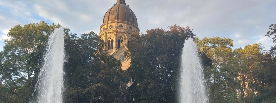 Oma Rosi glücklich: Brunnen vor der Christuskirche sprudelt wieder