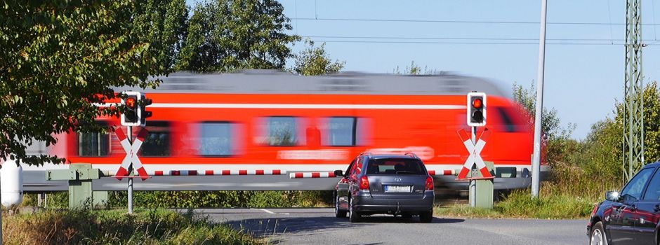 Sperrung des Bahnübergangs Benther Straße in Ronnenberg
