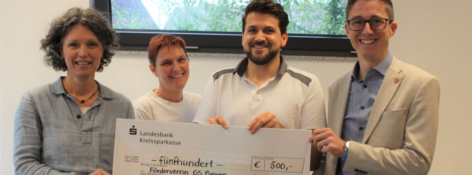 Bäckerei Schneider überreicht Spende an Förderverein der Grundschule Bingen