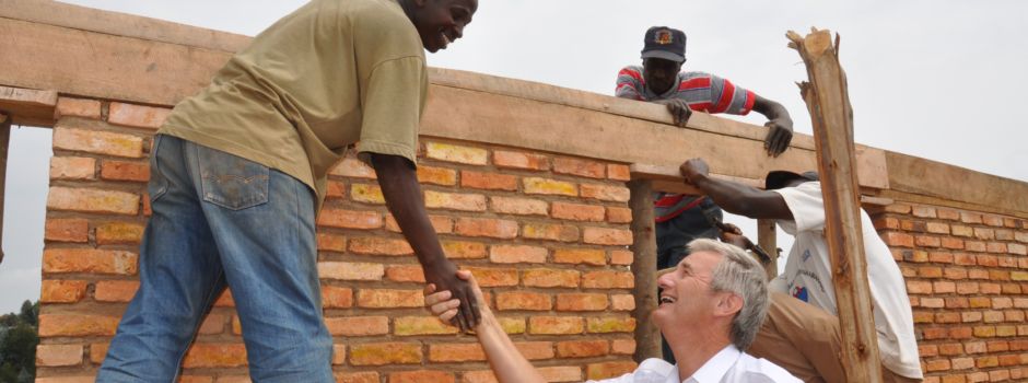 Benefiz-Spiel: Promis kicken in Koblenz für Schulbau in Namibia
