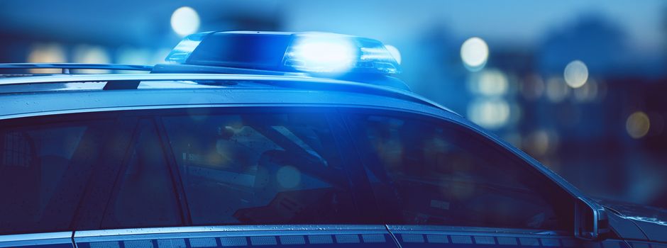 Drei Personengruppen geraten in Streit