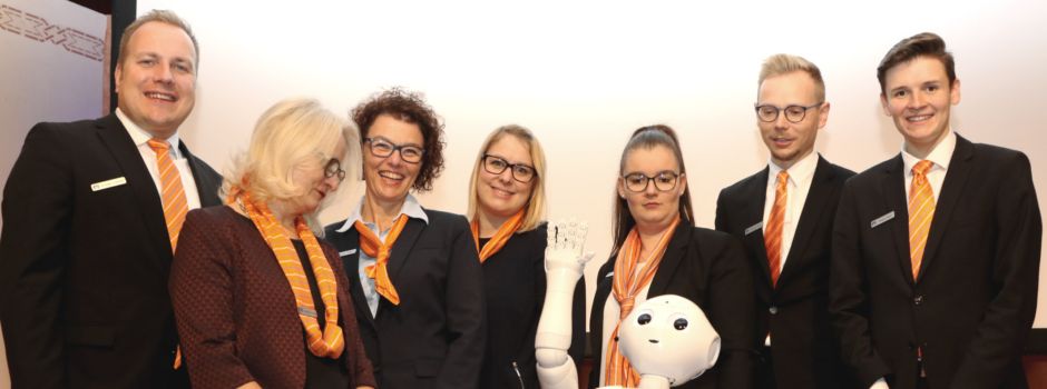„Wer nicht mit der Zeit geht, geht mit der Zeit“ - VR Bank stellt Roboter ein