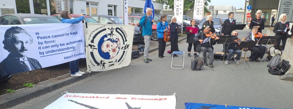 Protestaktion vor US-Militärgelände in Wiesbaden
