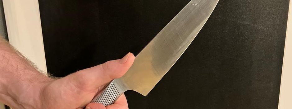 Streit in Wiesbadener Wohnung: Mann mit Messer angegriffen