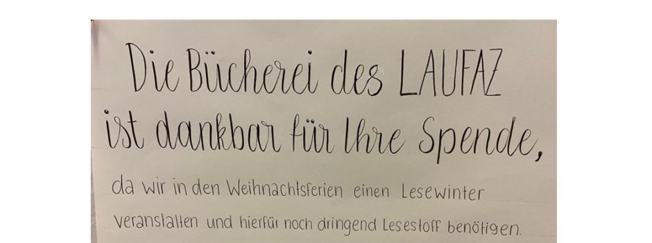 Büchertisch mit großer Auswahl