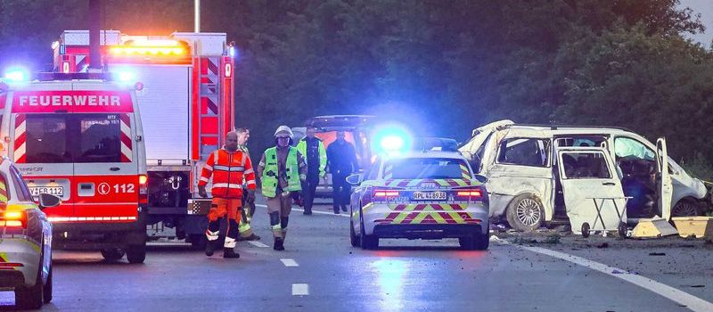 Schwerer Unfall bei Koblenz: Drei Tote und sechs Schwerverletzte