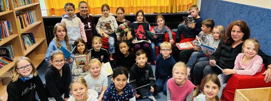 Anja Darga seit 10 Jahren ehrenamtlich für den Büchereidienst in der Wilbrandschule tätig