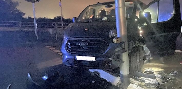 Betrunkener flüchtet von Unfallstelle und baut nächsten Unfall