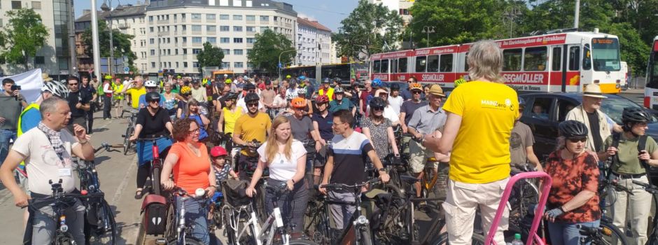 Hunderte Radfahrer auf Binger Straße in Mainz unterwegs