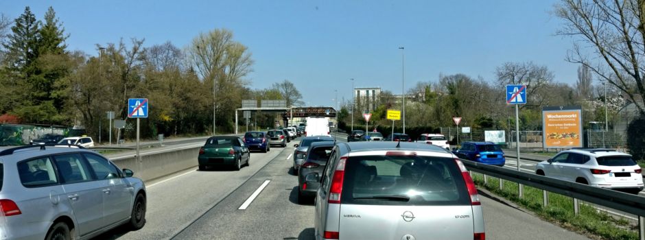 Unfall auf Saarstraße: Betrunkener Autofahrer kracht gegen Verkehrsinsel