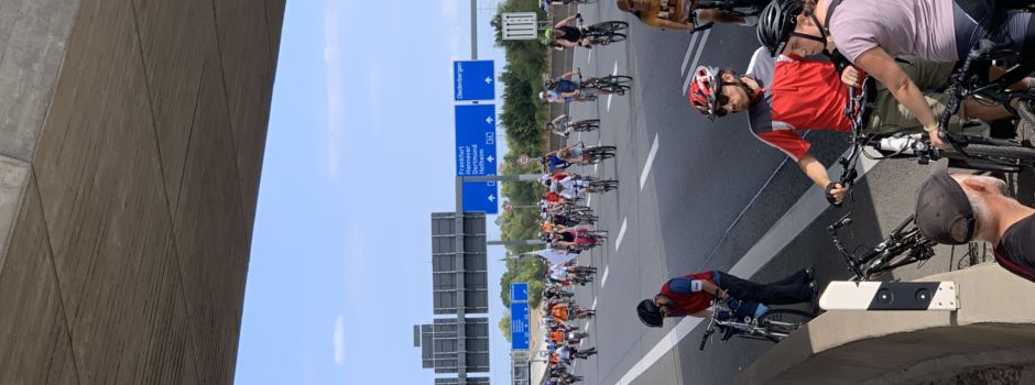 Mehr als 8500 Teilnehmer bei Fahrrad-Demo auf Autobahn