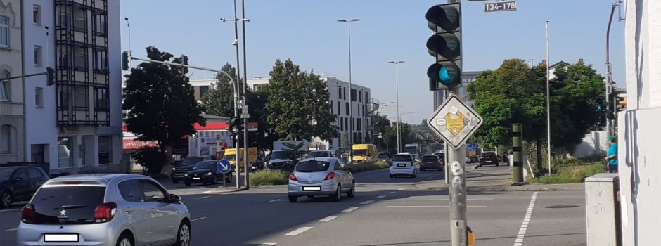 Wiesbadener Taxifahrer schlägt mit Stange auf Autofahrer ein