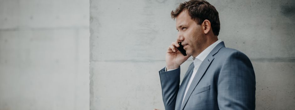 Klingbeil am Telefon