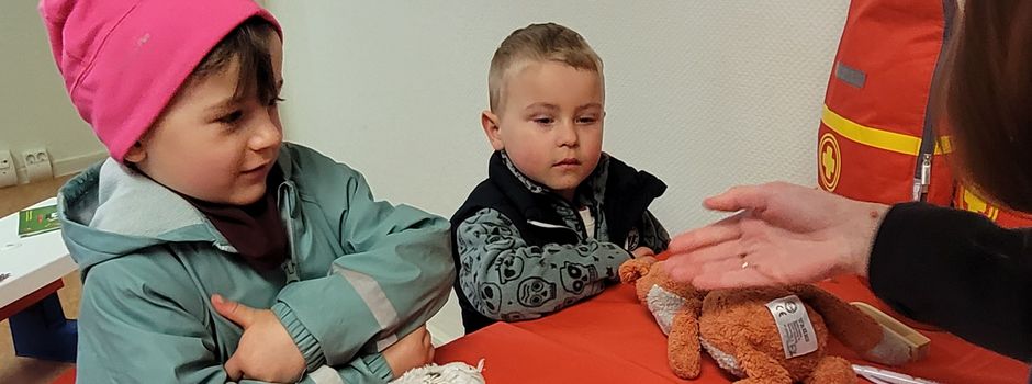 Professionelle Teddyrettung in DRK Kita BUNTE WELT