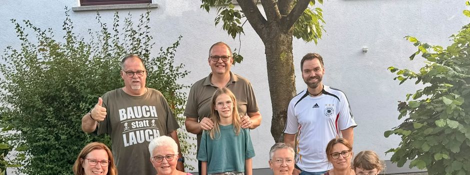 "Orangene Bank" im Ortsteil Schmidthahn