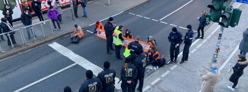 Klima-Kleber blockieren Mainzer Innenstadt