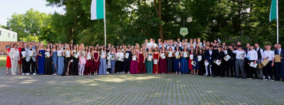 Von-Zumbusch-Gesamtschule: 124 Schülerinnen und Schüler erhalten ihr Abschlusszeugnis 