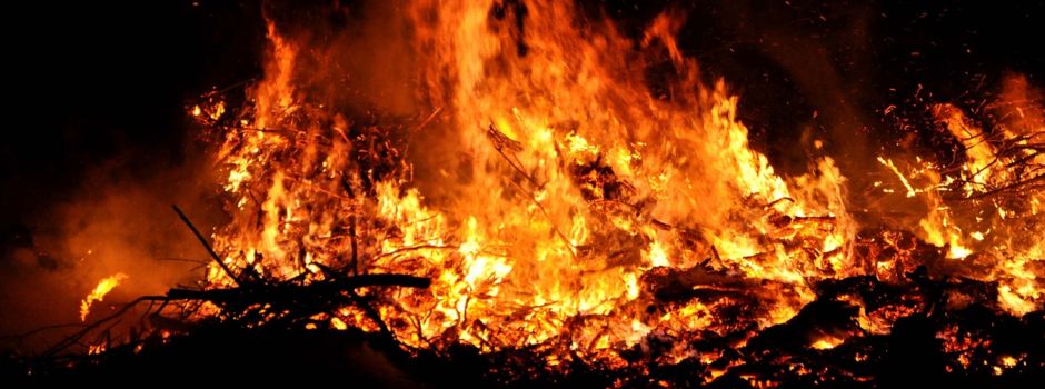 Osterfeuer + Buschannahme-Freiwillige Feuerwehr Althemmoor