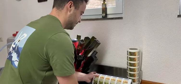 Vom Feld in die Flasche: Rapsöl aus Kriegsfelder Familienbetrieb