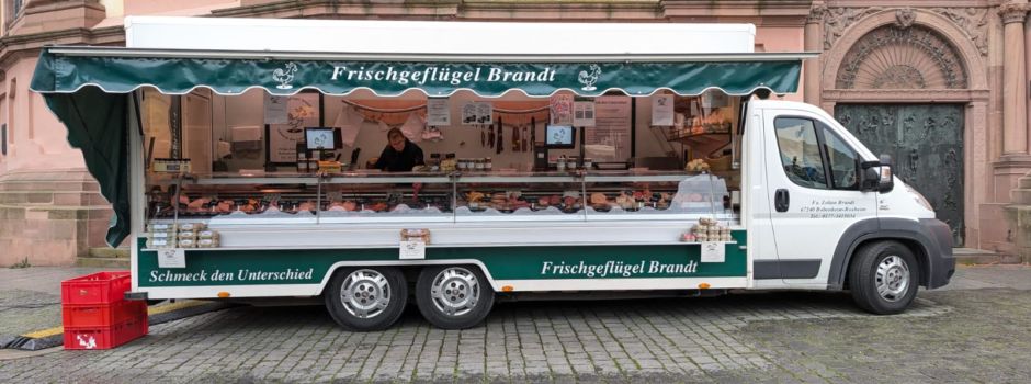 Stände auf dem Wormser Wochenmarkt: Geflügel und Wild von Zoltan Brandt