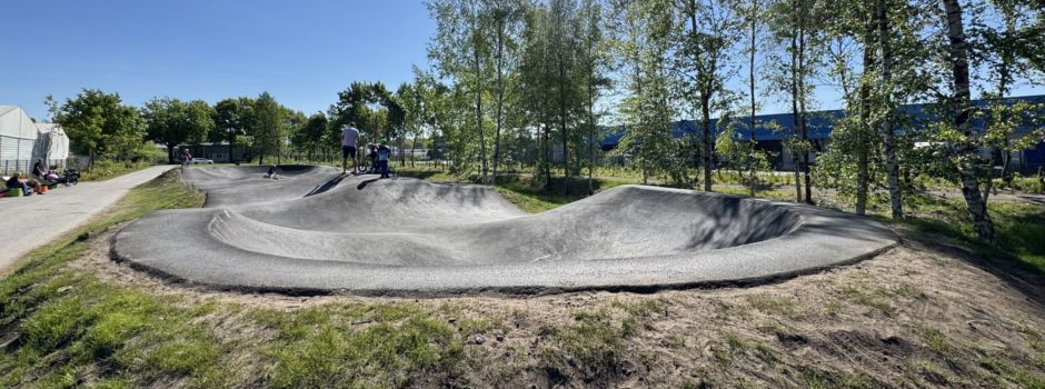 Neue Pumptrack-Anlage lockt Skater sowie Rad- und Scooterfahrer