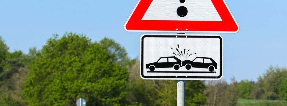 Auf stehendes Auto aufgefahren