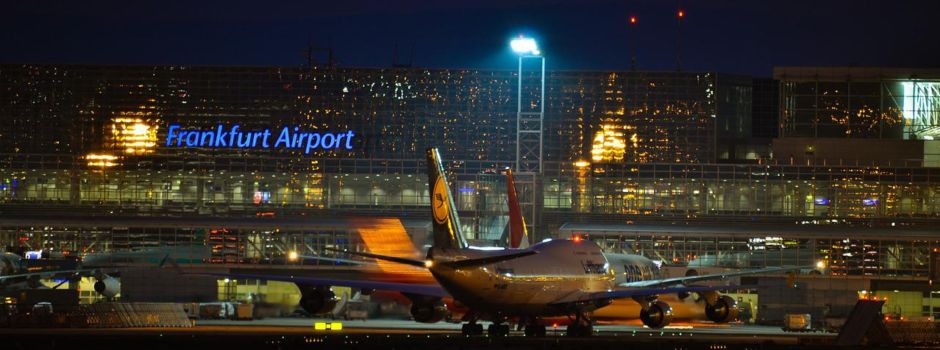 In Flugzeug: Mann dreht völlig durch – Pilot muss Start abbrechen