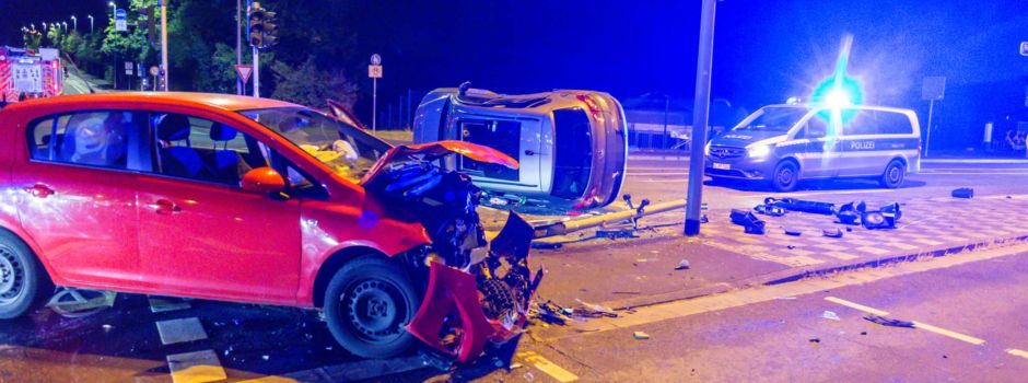 Kurioser Unfall zwischen zwei Autos in Wiesbaden