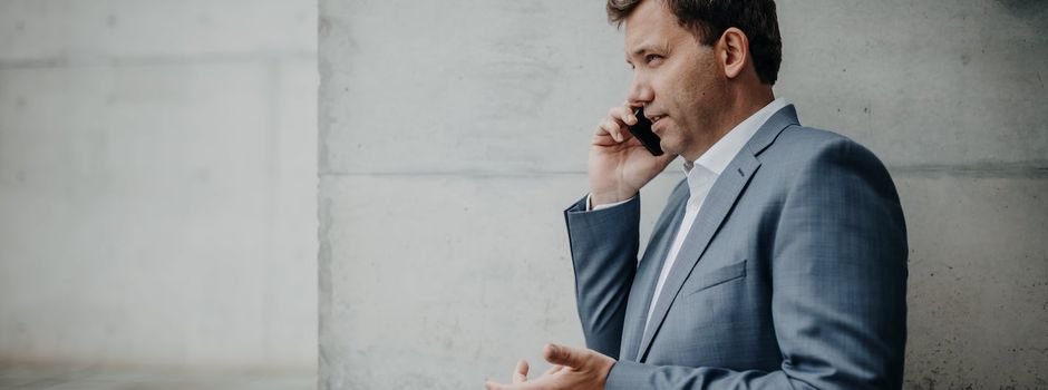 Klingbeil am Telefon
