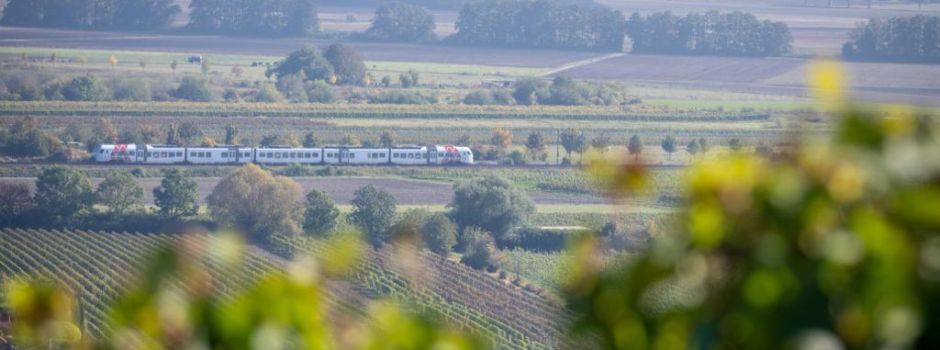 Betrunkener läuft in Rheinhessen vor fahrenden Zug – Lokführer erleidet Schock